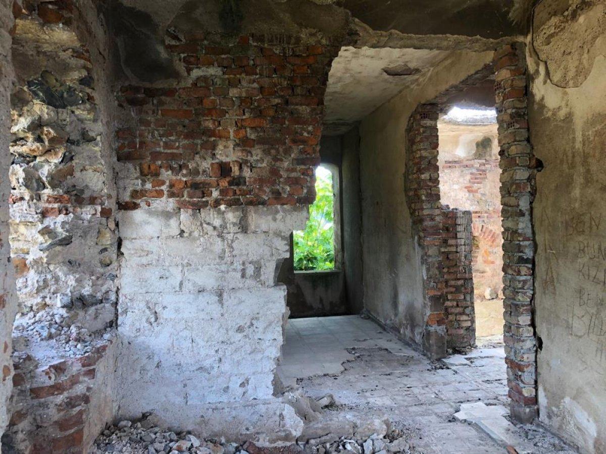 Pendik’te tarihi konak definecilerin hedefi oldu