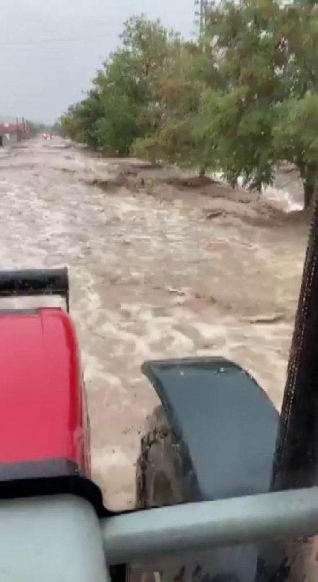 Sağanak yağış, birçok ilde su baskınlarına neden oldu