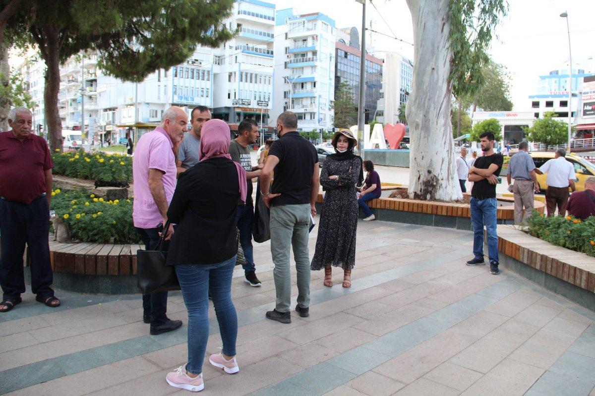 Antalya’da Filistinli aile, içinde para ve ziynet eşyaları olan çantayı parkta unuttu