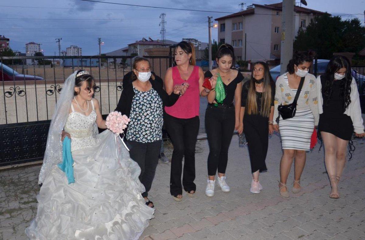 Kahramanmaraş'ta engelli genç kızın hayalini annesi gerçekleştirdi