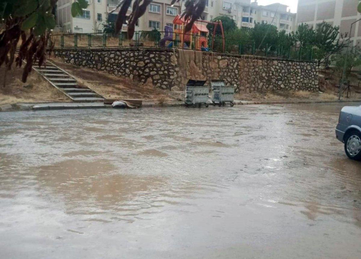 Sağanak yağış, birçok ilde su baskınlarına neden oldu