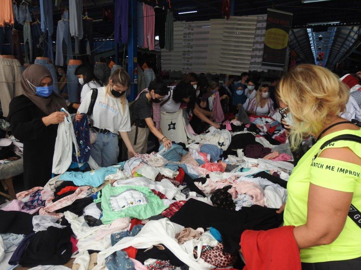 Edirne Ulus Pazarı, turistler tarafından yoğun ilgi görüyor