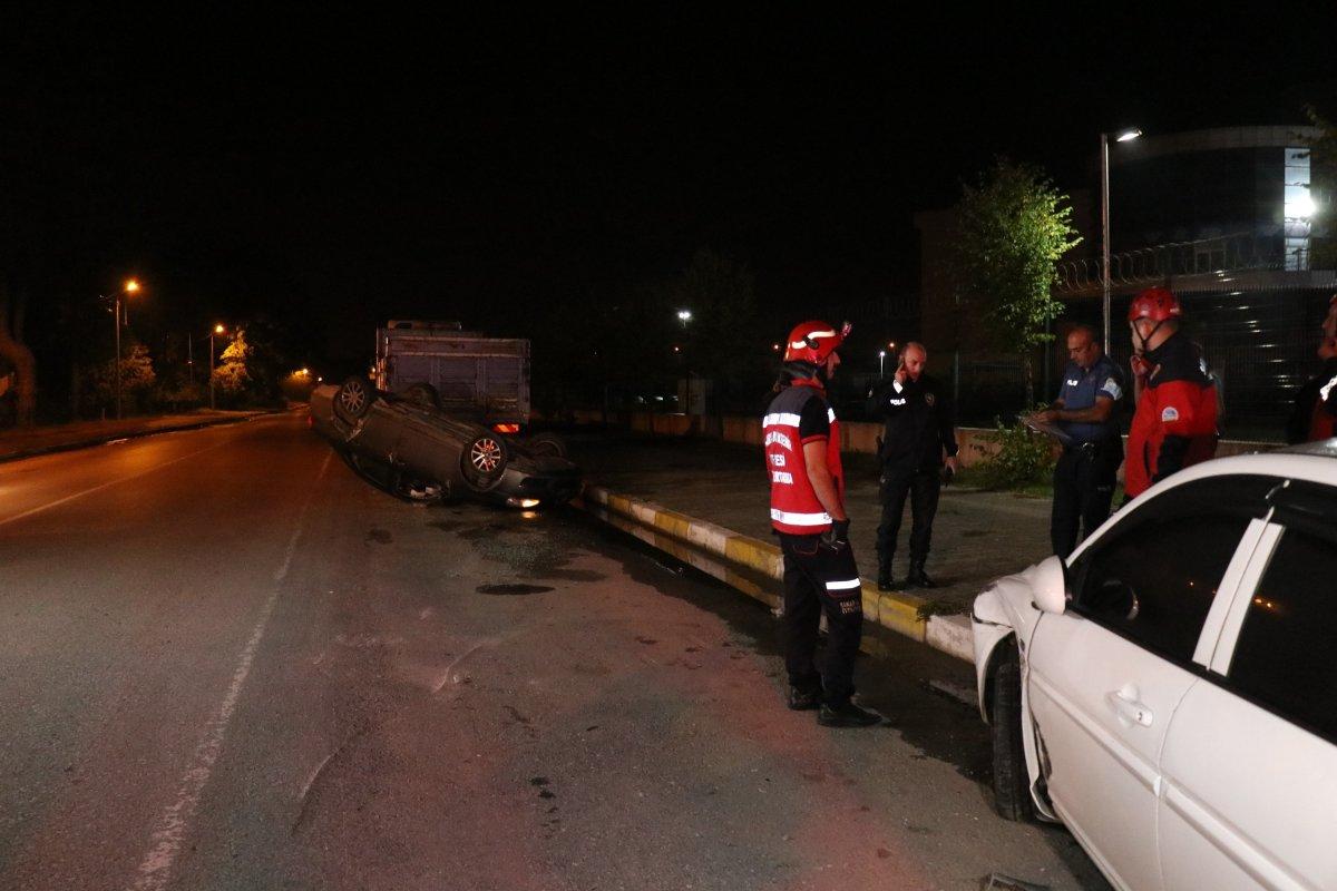 Sakarya'da kontrolden çıkan araç takla attı