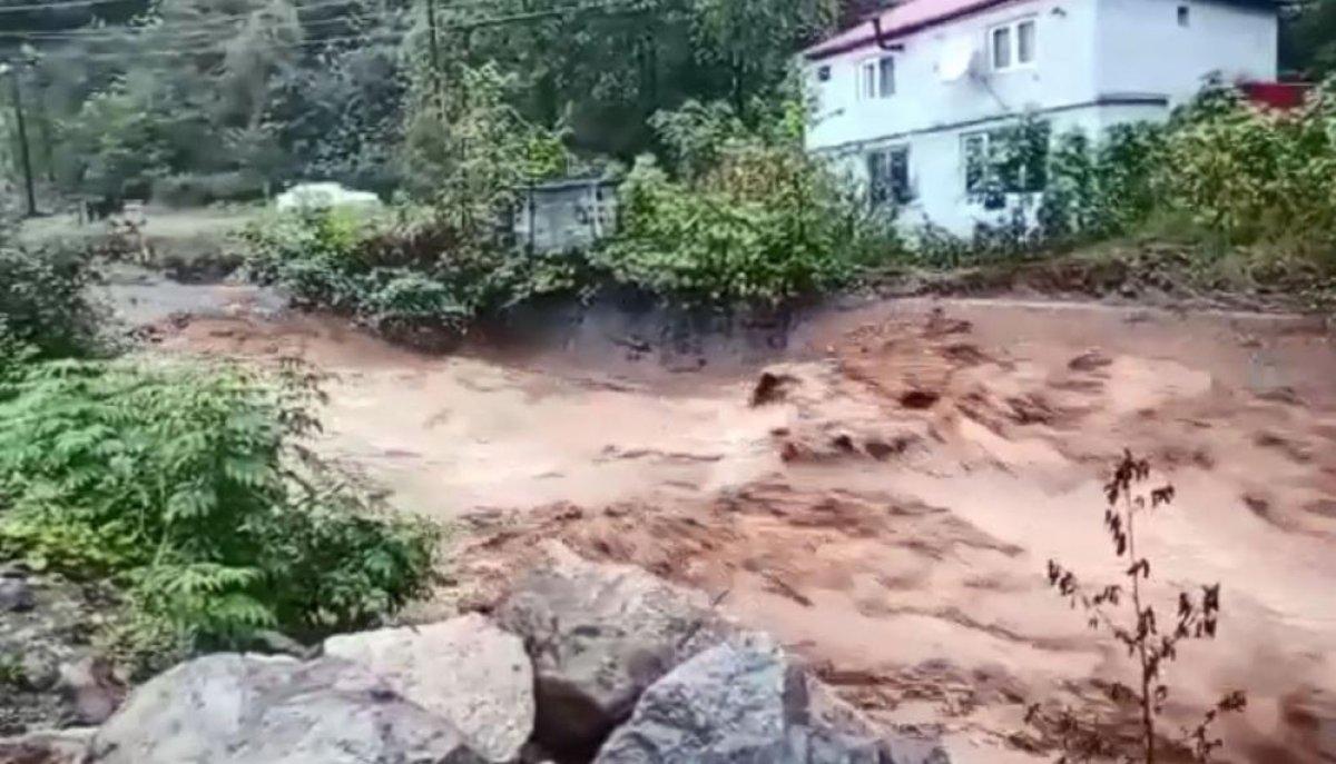 Sağanak yağış, birçok ilde su baskınlarına neden oldu