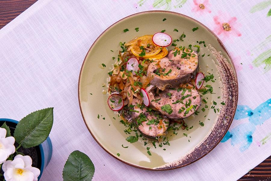 Buğulamasıyla bir başka: Soğanlı palamut tarifi