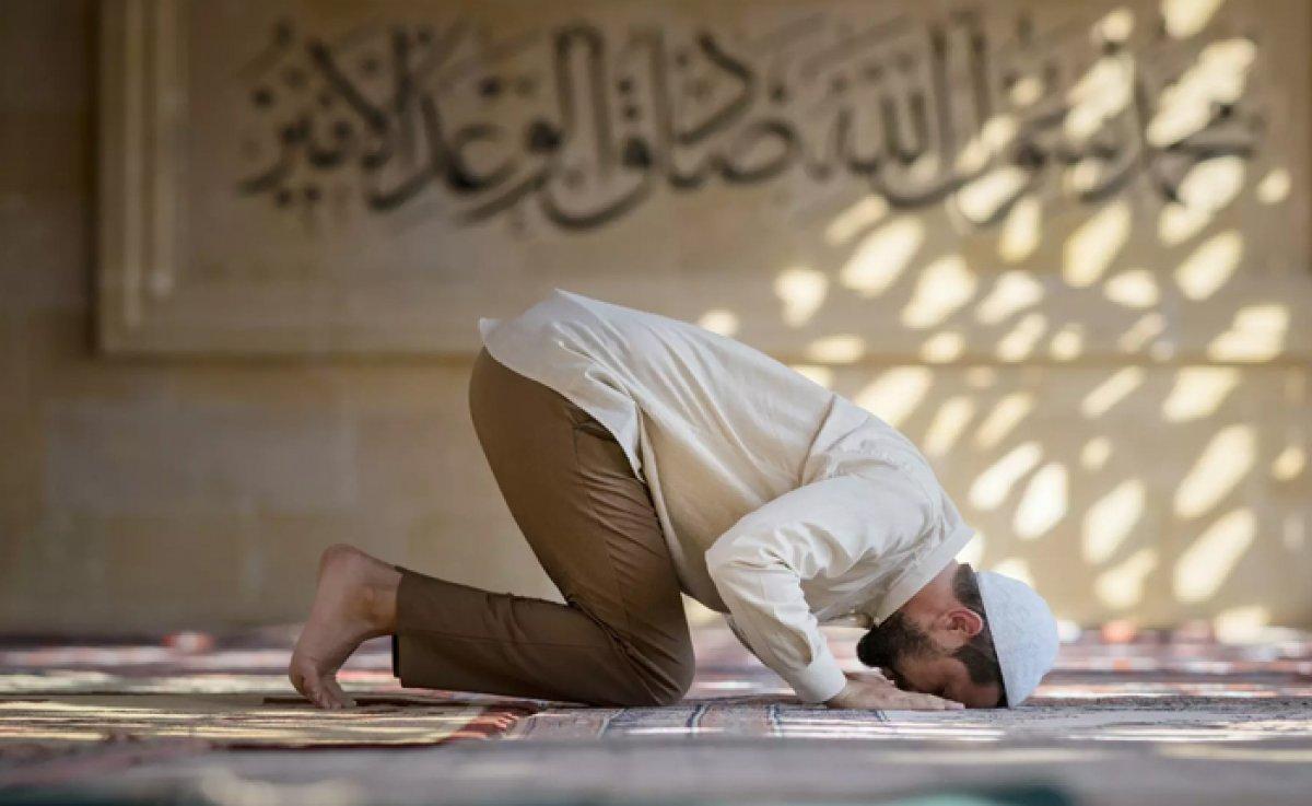 Cuma günü ve Hz. Peygamber (s.a.v)