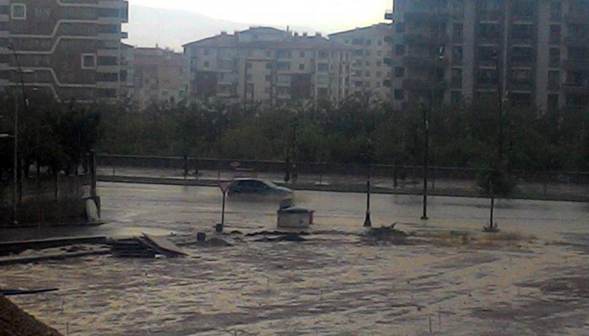 Sağanak yağış, birçok ilde su baskınlarına neden oldu