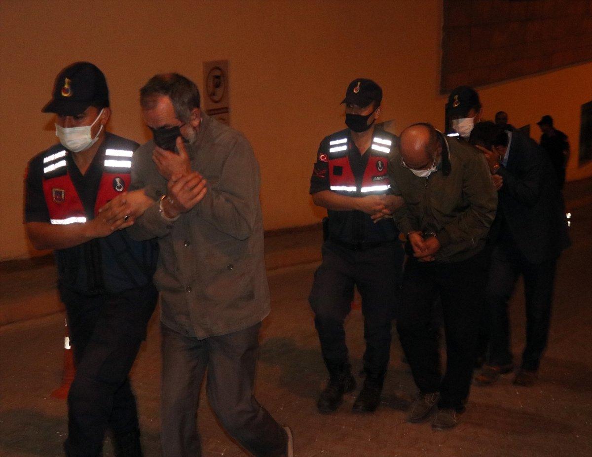 Kayseri'de çevirmeye takılan otomobilde Yahudi Tevrat'ı bulundu