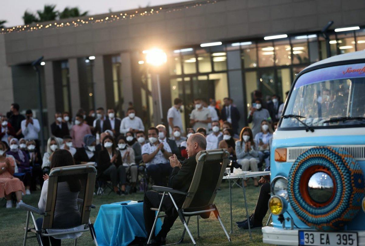 Cumhurbaşkanı Mersin'de gençlerle bir araya geldi