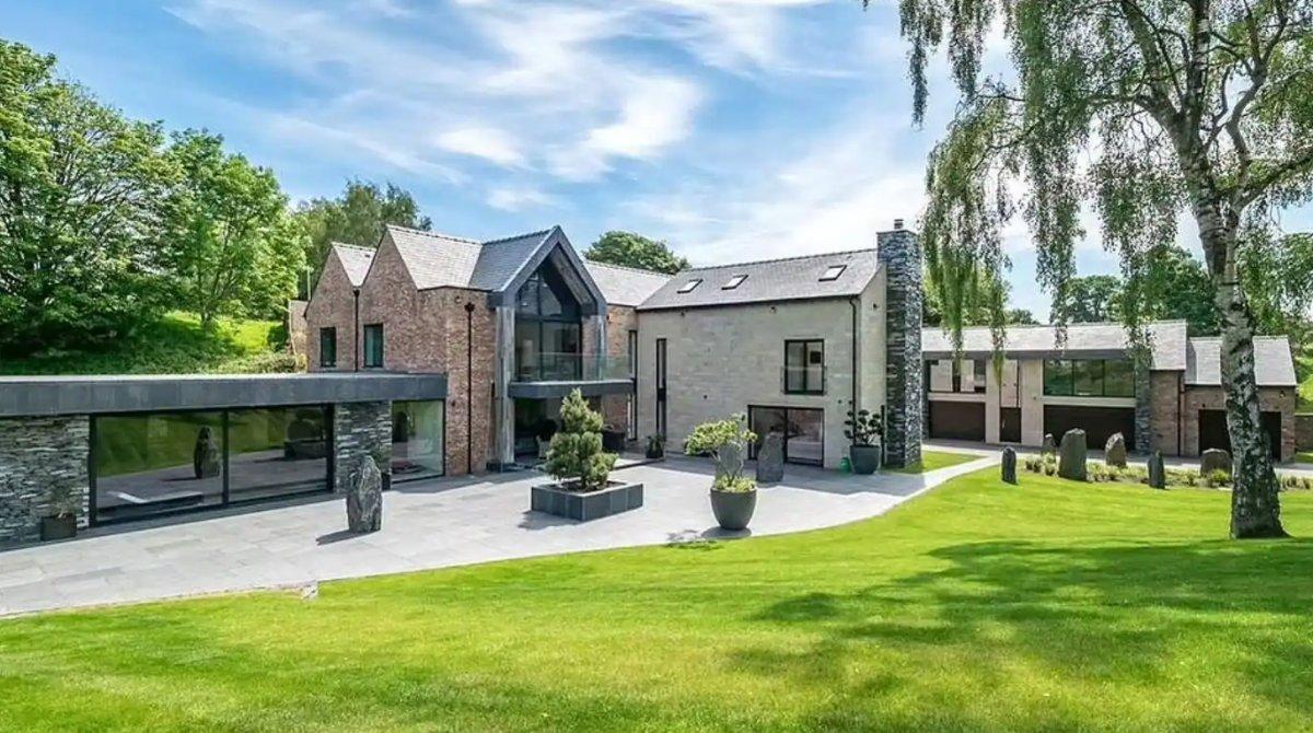 Ronaldo 6 milyon poundluk malikanesinden taşınıyor