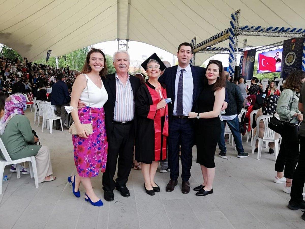 Ankara'dan mezun olan doktor, aynı üniversitenin hukuk fakültesini bitirdi