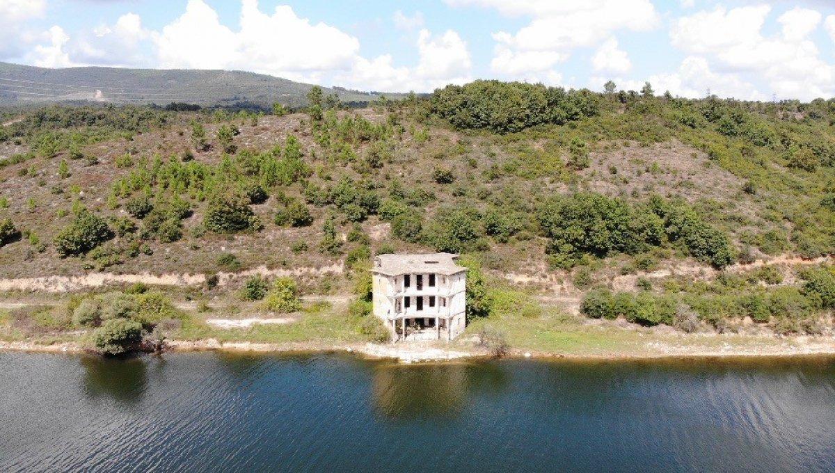 Pendik’te tarihi konak definecilerin hedefi oldu