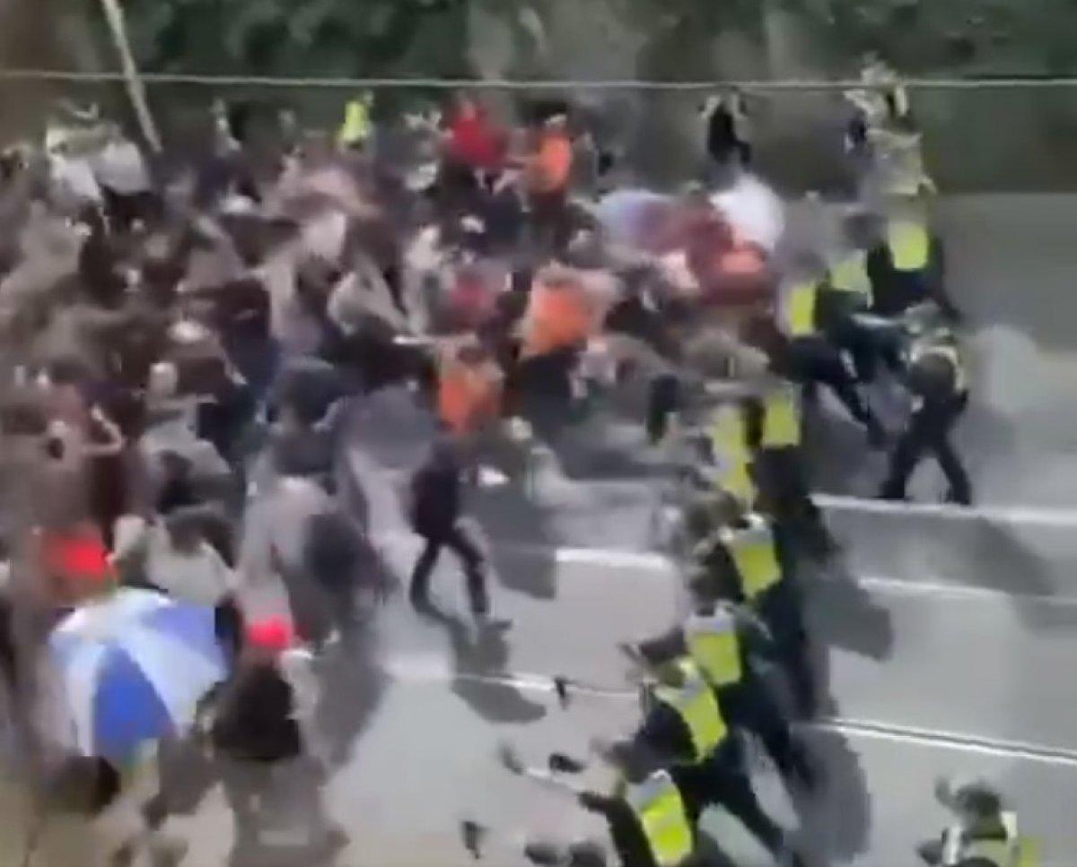 Avustralya’da karantina karşıtları sokağa döküldü