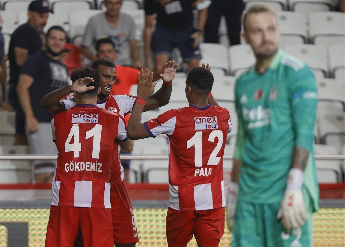 Beşiktaş, 2-0 geriye düştüğü maçı 3-2 kazandı