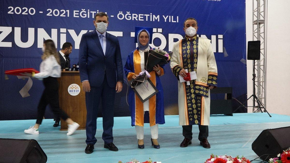 Çorum'da 52 yaşında üniversite okudu, bölümü birincilikle bitirdi