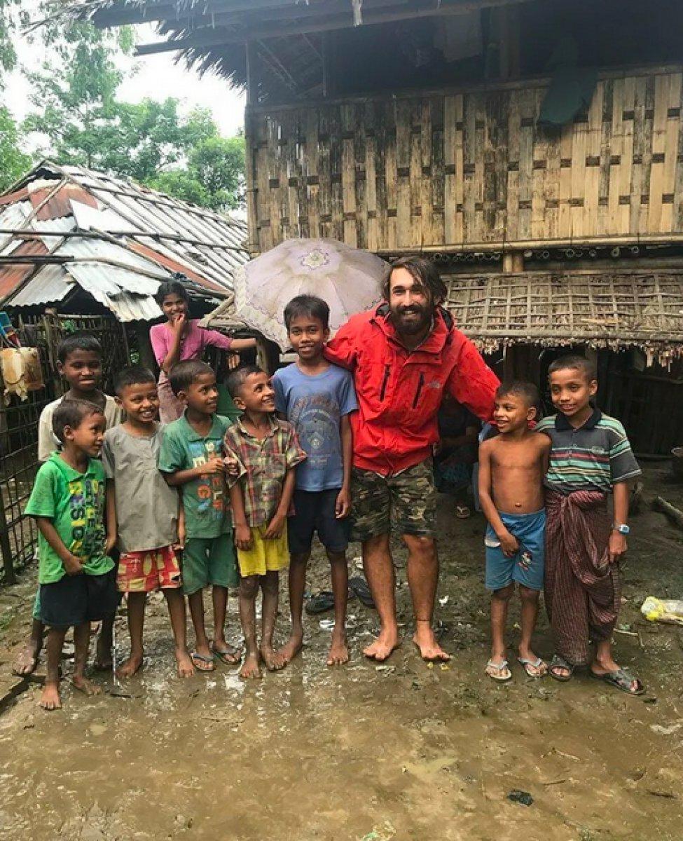 4 senede otostop ile 40 ülke gezdi