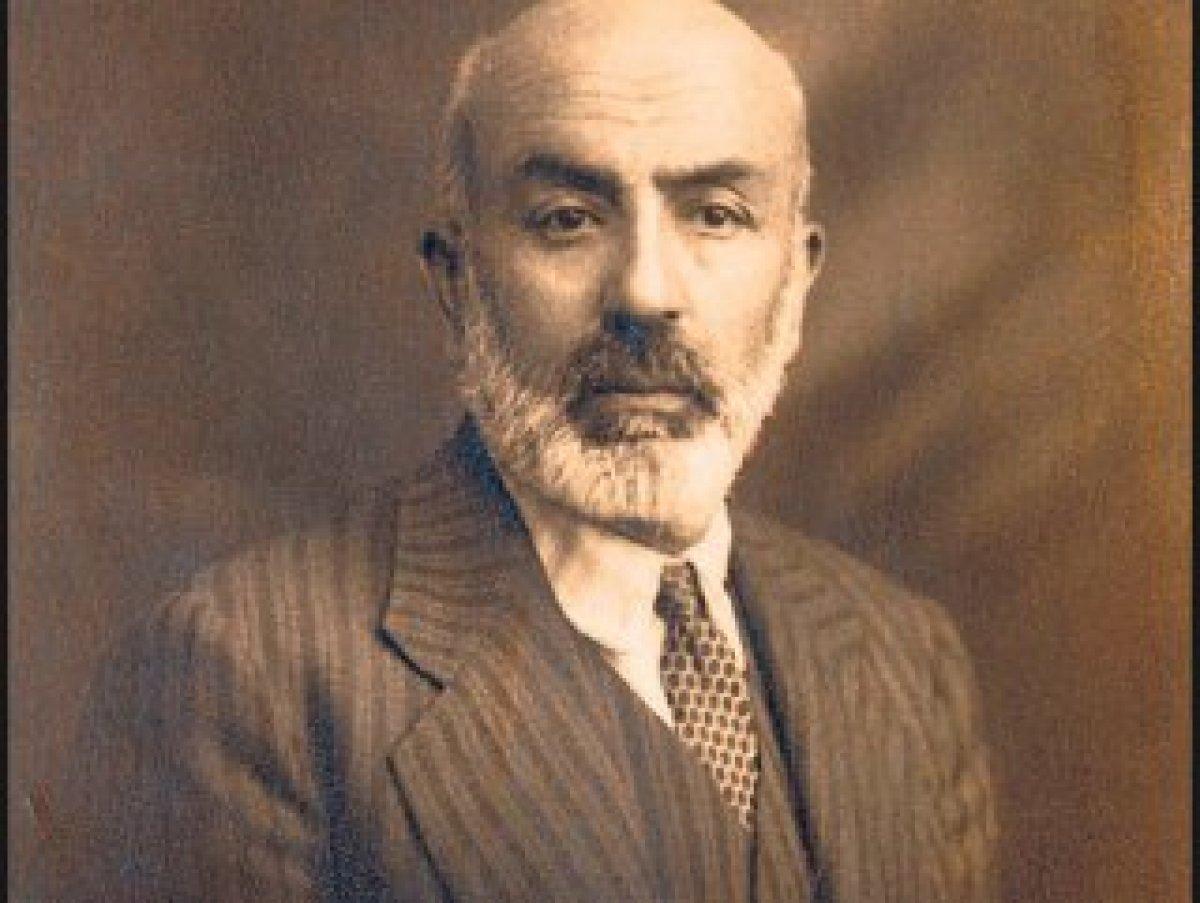 Mehmet Akif Ersoy ve Tevfik Fikret'in inanç merkezli edebiyat kavgası