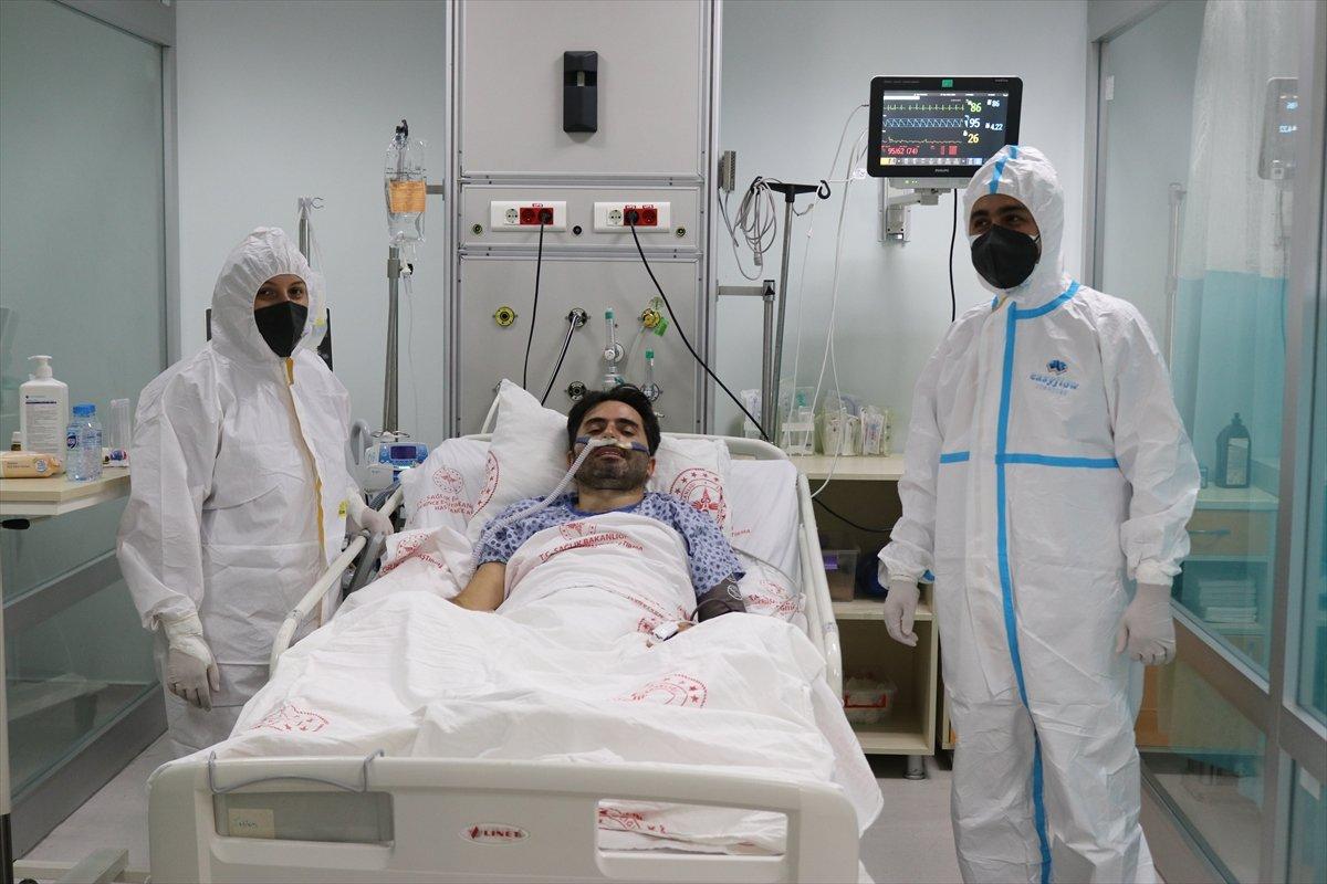 Yoğun bakım hastasından çağrı: Aşınızı ertelemeyin