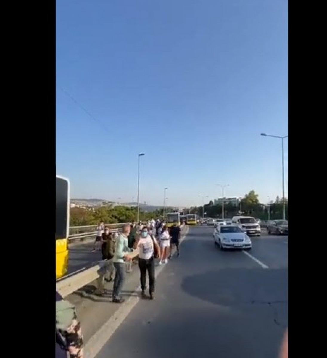 15 Temmuz Şehitler Köprüsü'nde metrobüs arızası