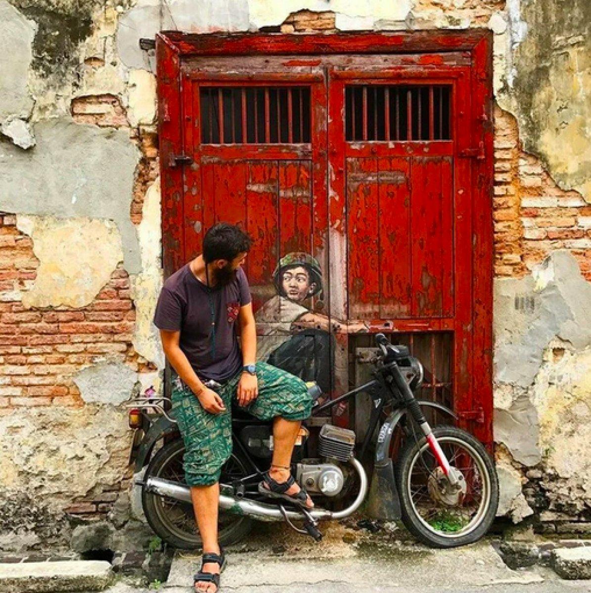 4 senede otostop ile 40 ülke gezdi