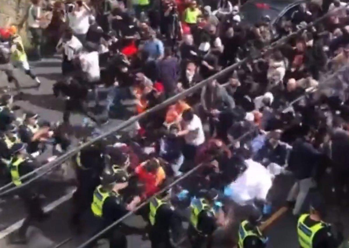 Avustralya’da karantina karşıtları sokağa döküldü