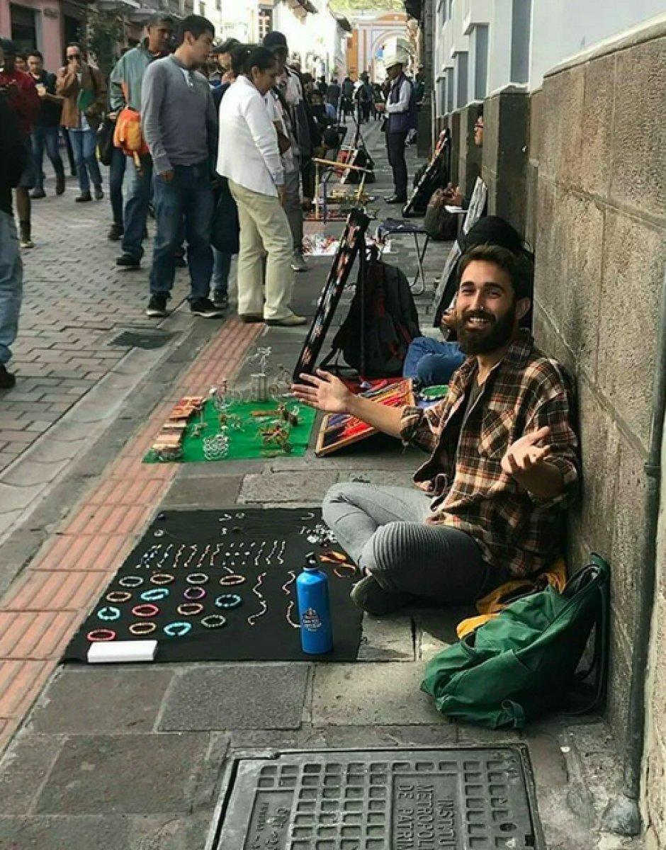 4 senede otostop ile 40 ülke gezdi