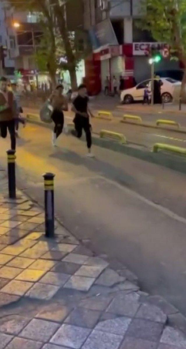 Zeytinburnu’nda okul çıkışında bıçaklı kavga