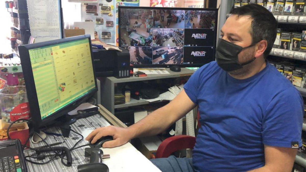 Isparta'da freni boşalan otomobili esnaf durdurdu