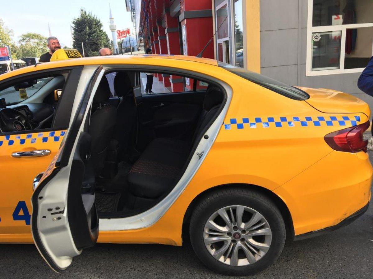 Bağcılar'da sancısı tutunca taksiye binen hamile kadın, yolda doğum yaptı