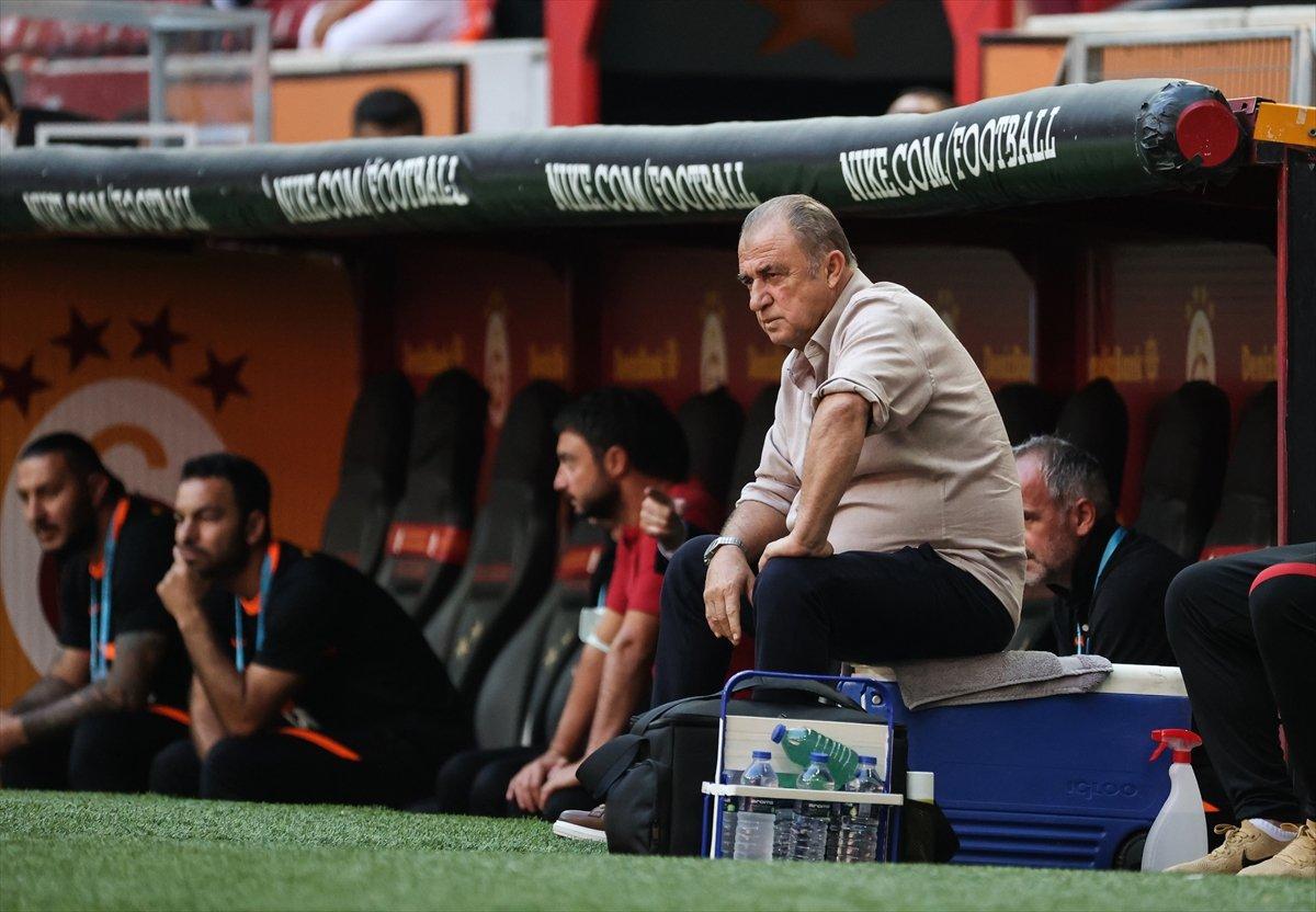 Fatih Terim maç sonu taraftara kızdı