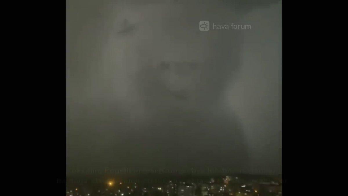 İstanbul'da insan silüetinde bulut meydana geldi