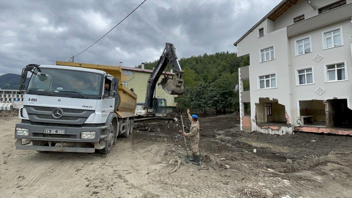 Kastamonu'da sel felaketinin yaraları, jandarmanın desteğiyle sarıldı