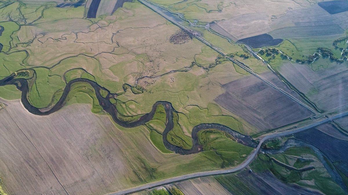 Kars'taki menderesler her mevsim güzelliğiyle cezbediyor