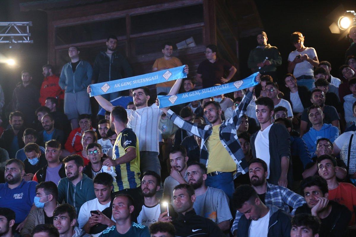 Edirne'de gençler 'Reis'i ara' sloganı atınca, Süleyman Soylu telefon açtı