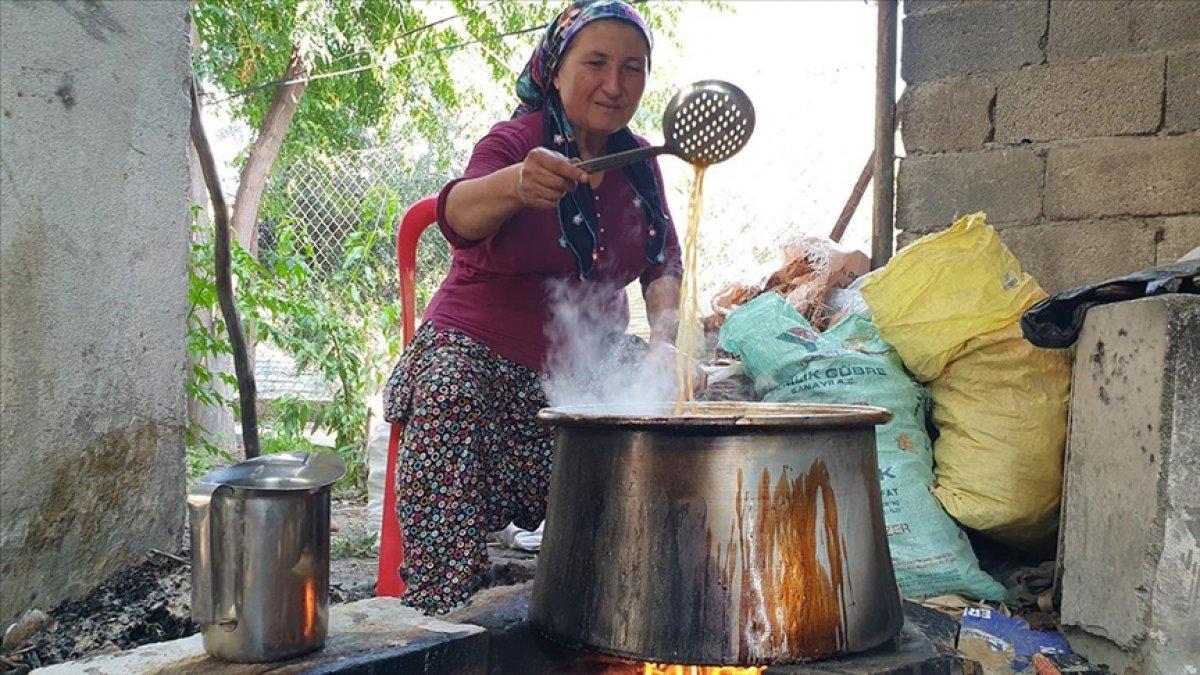 Nar ekşisi sofralarda yerini alıyor