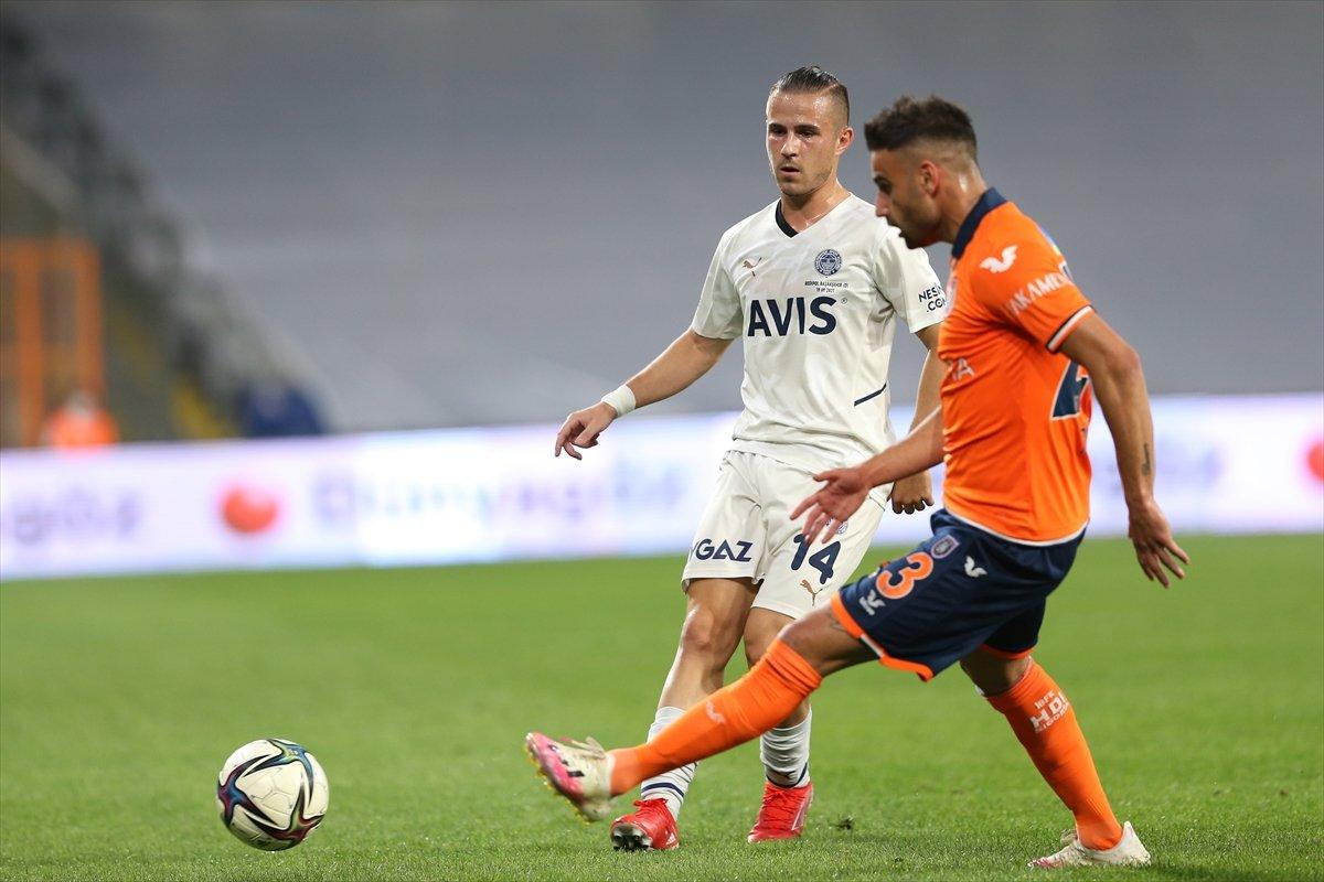 Başakşehir, Fenerbahçe'yi iki golle geçti