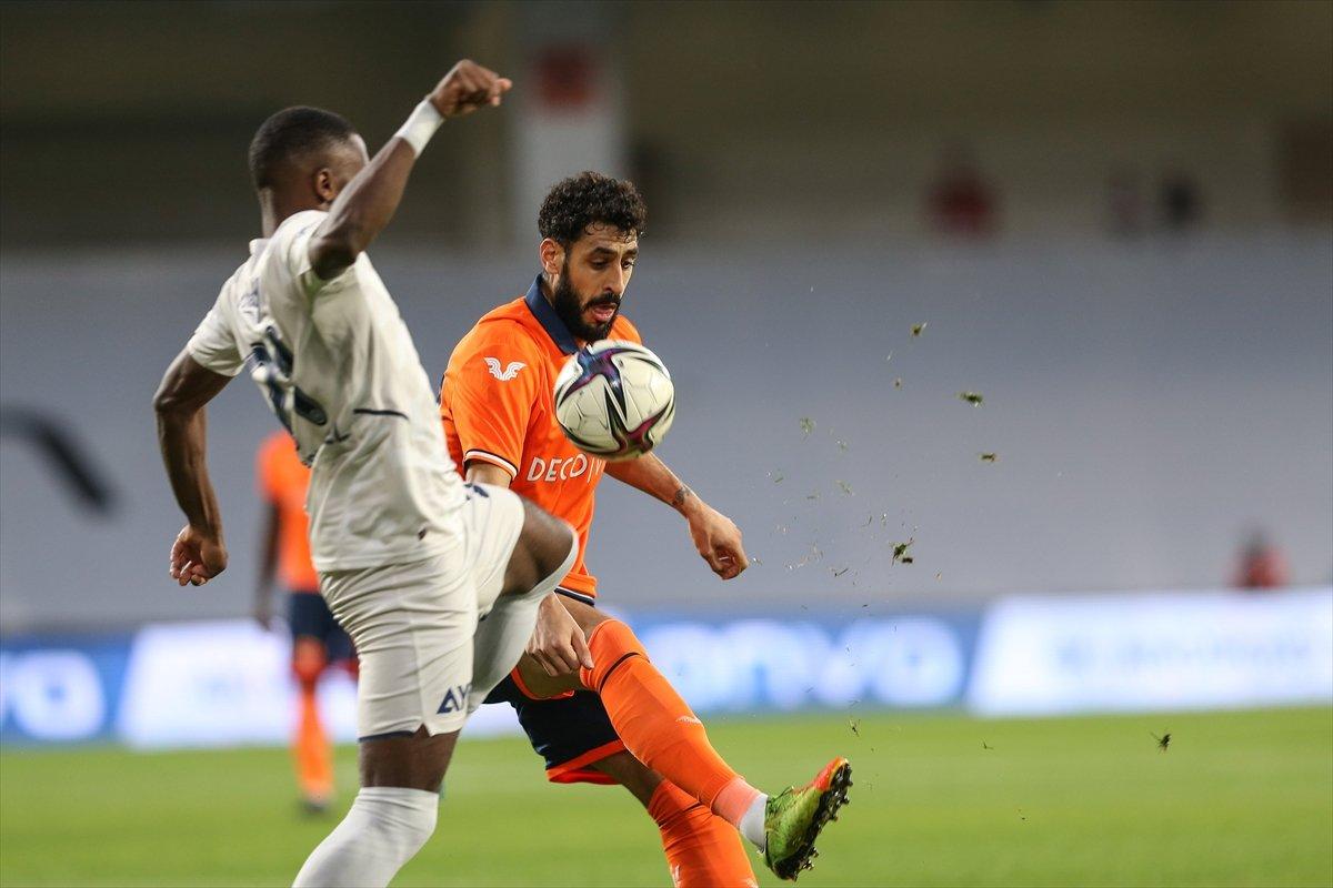 Başakşehir, Fenerbahçe'yi iki golle geçti