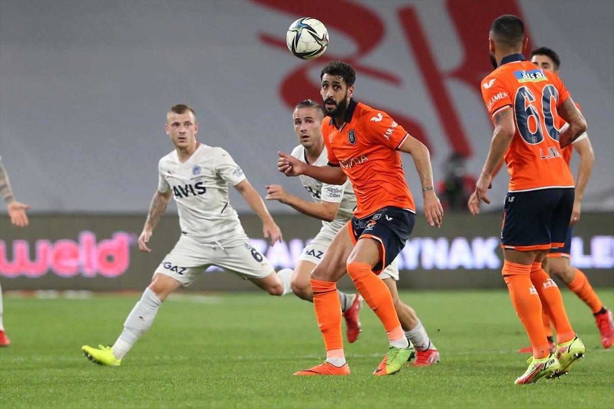 Başakşehir, Fenerbahçe'yi iki golle geçti