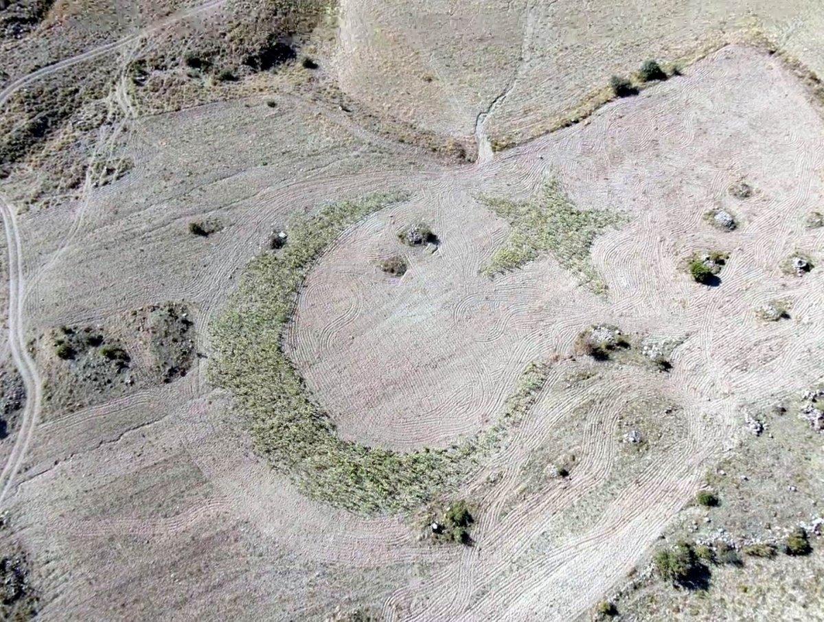 Kayseri’de, tohumlarla arazisine ay ve yıldız çizdi