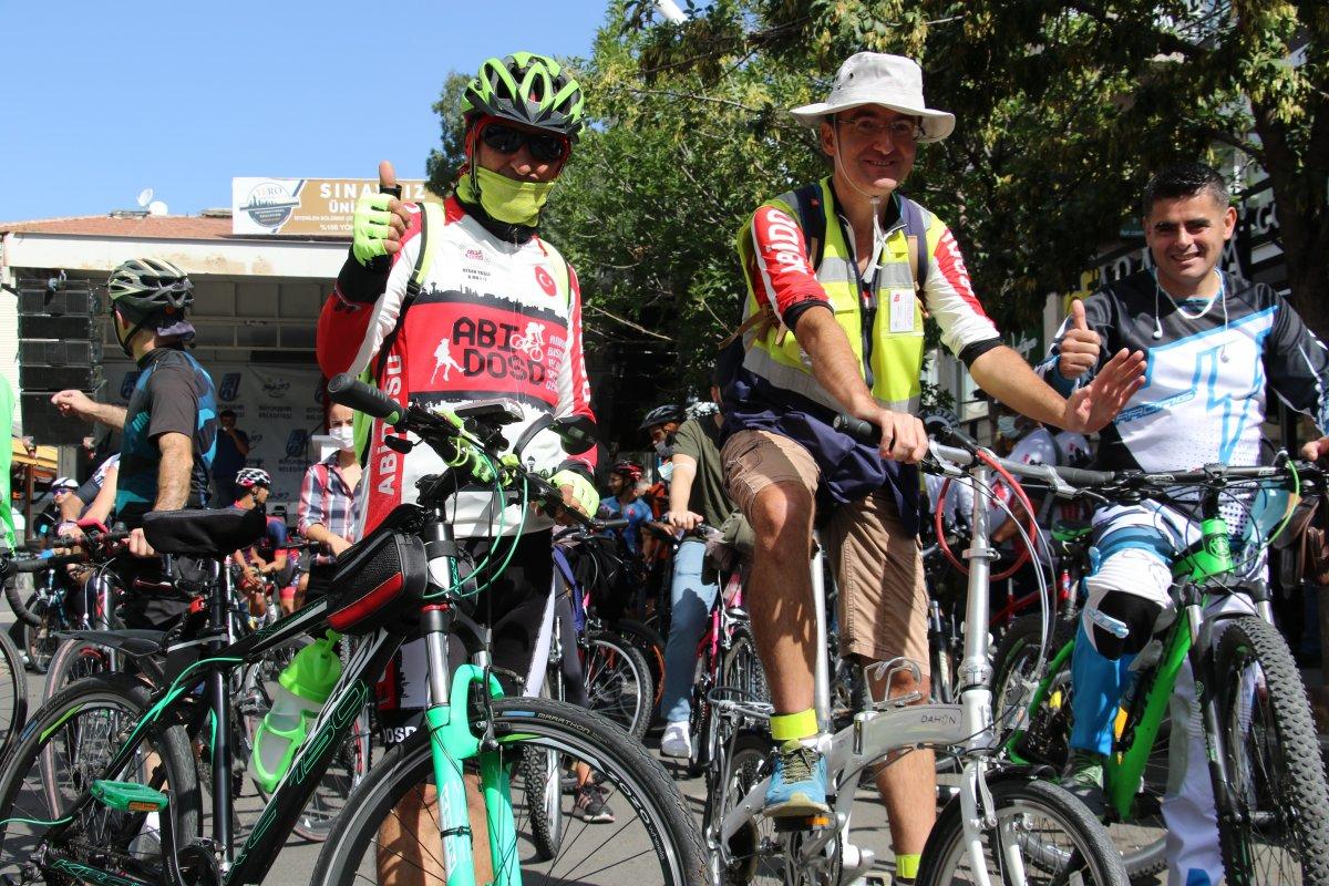 AB Delegasyonu Başkanı Meyer-Landrut, Ankaralılarla birlikte pedal çevirdi