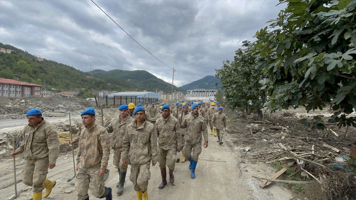 Kastamonu'da sel felaketinin yaraları, jandarmanın desteğiyle sarıldı