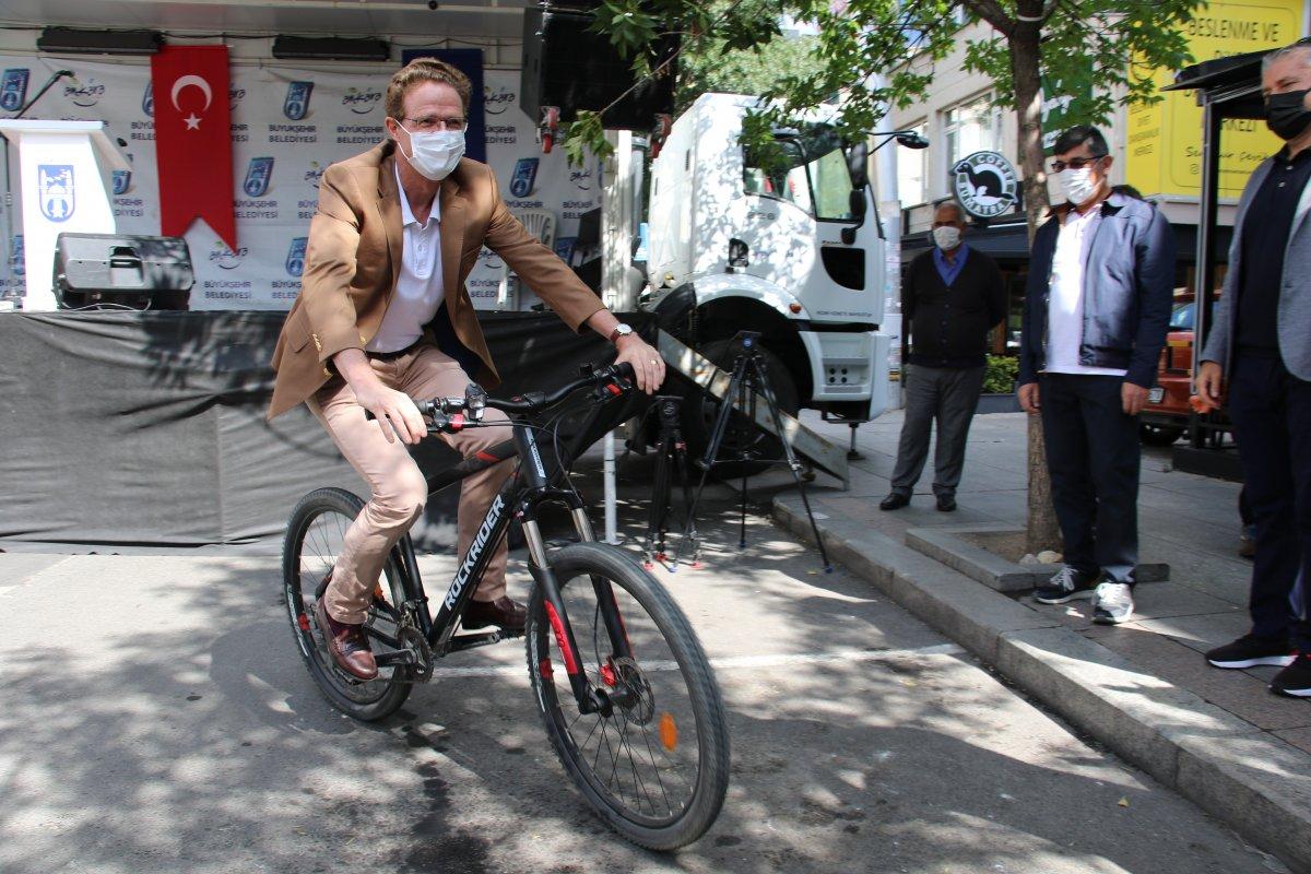 AB Delegasyonu Başkanı Meyer-Landrut, Ankaralılarla birlikte pedal çevirdi