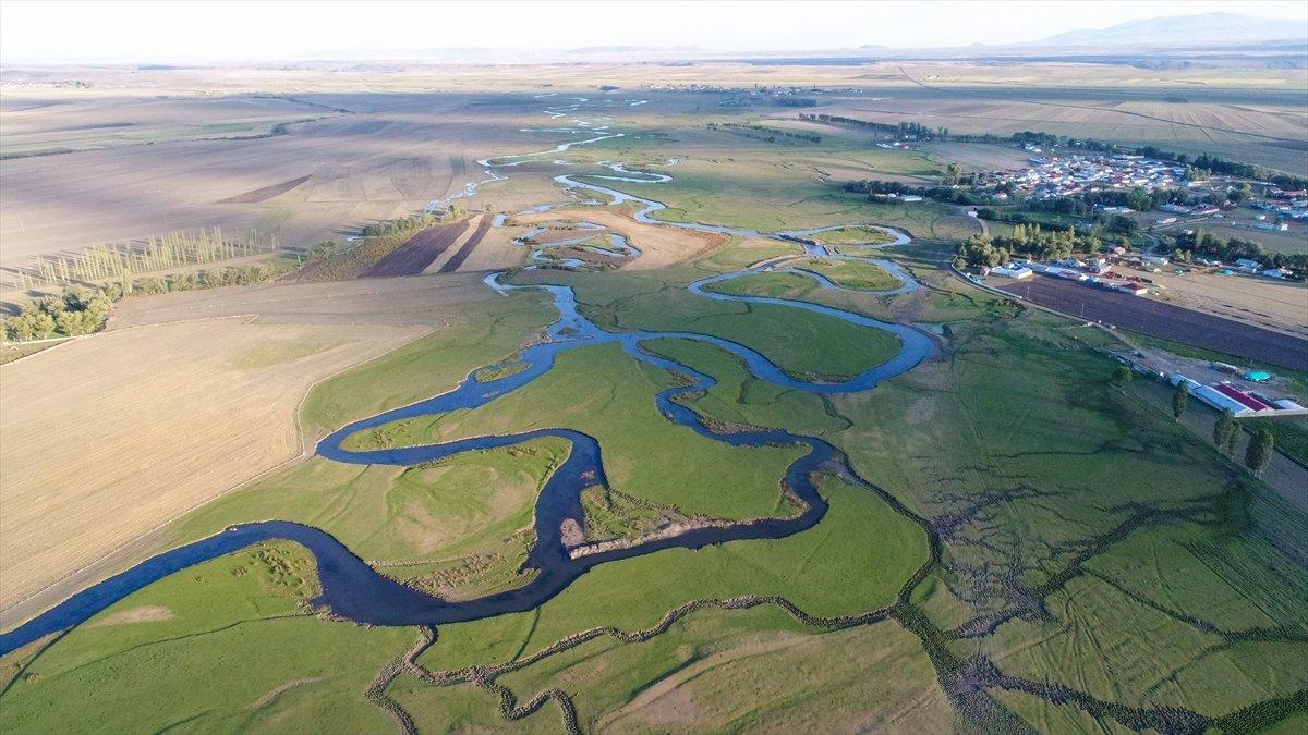 Kars'taki menderesler her mevsim güzelliğiyle cezbediyor