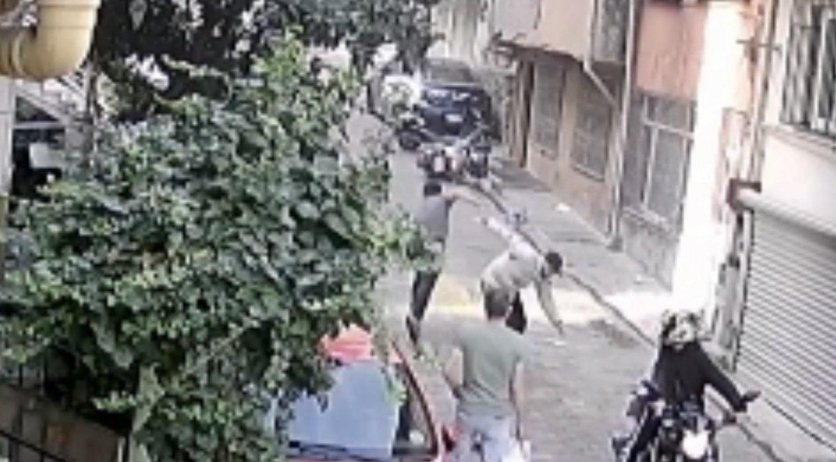 Kağıthane’de Türkmenistan uyruklu kurye, gaspçıların saldırısına uğradı