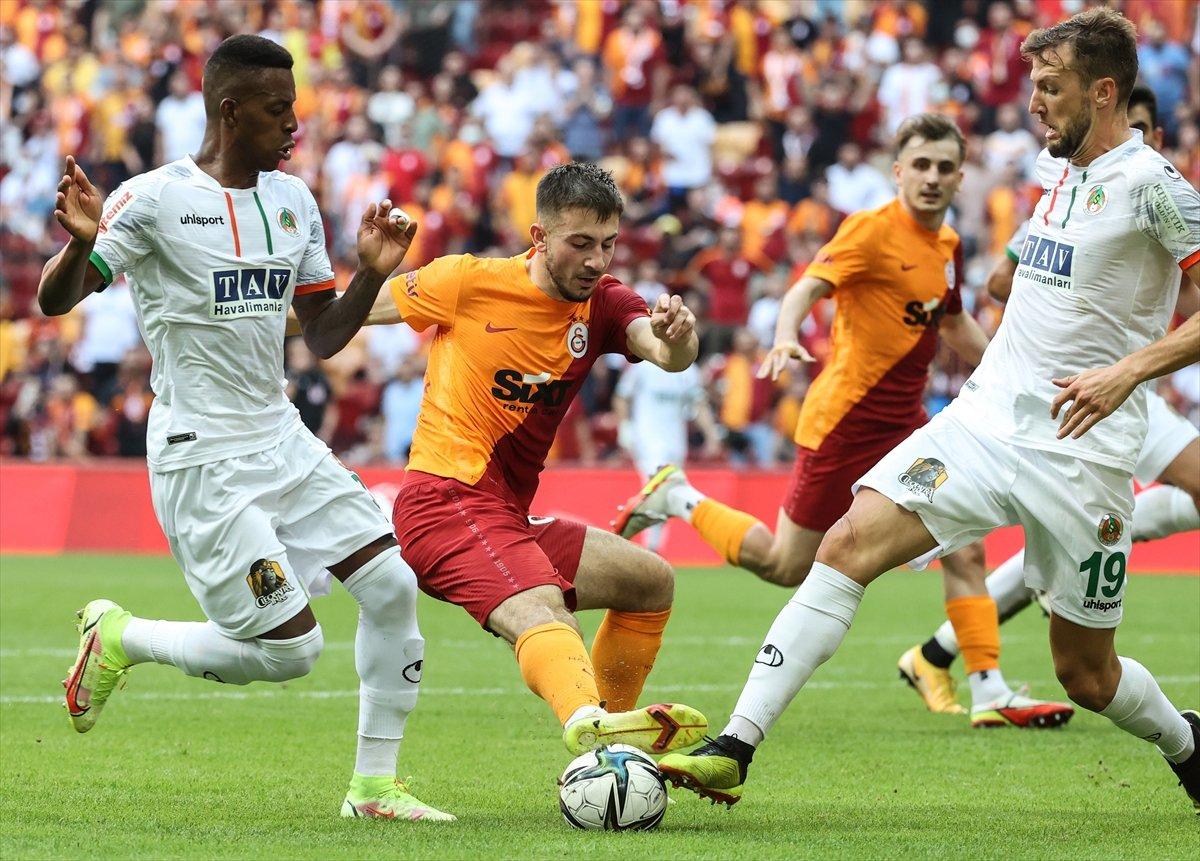 Fatih Terim maç sonu taraftara kızdı