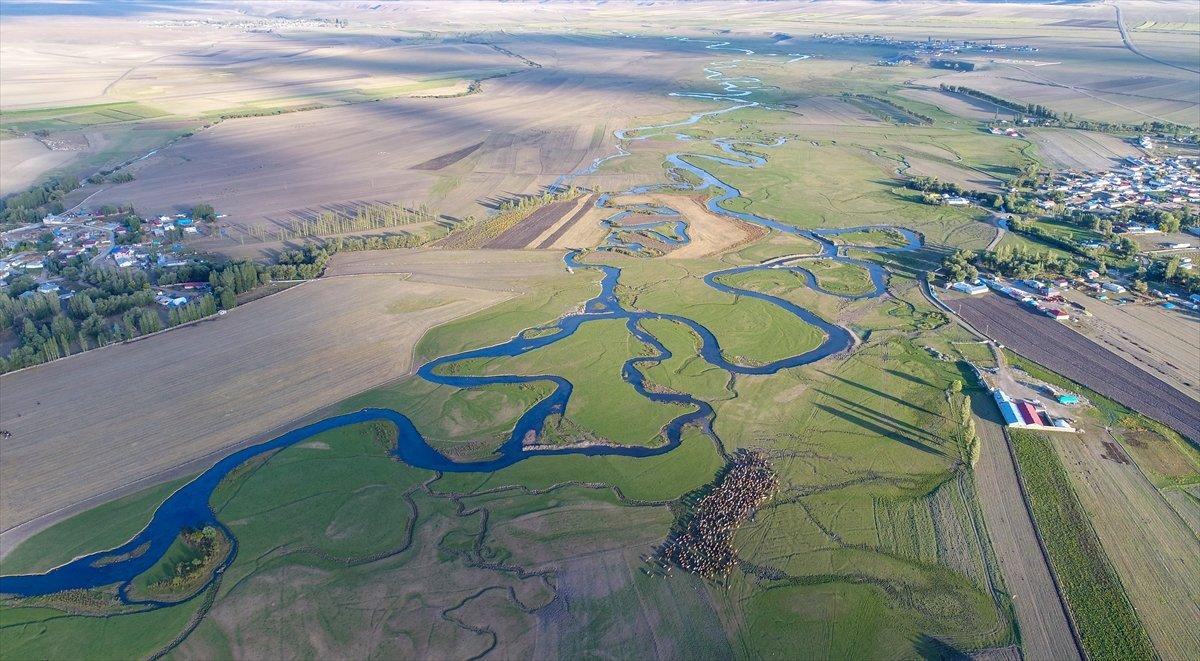 Kars'taki menderesler her mevsim güzelliğiyle cezbediyor