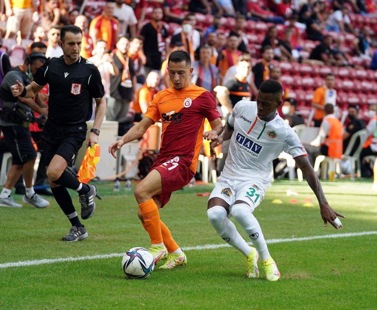 Galatasaray, Alanyaspor'a mağlup oldu.