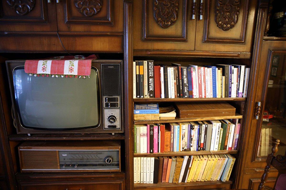 Tokat'taki berberde isteyen piyano çalıyor, isteyen kitap okuyor