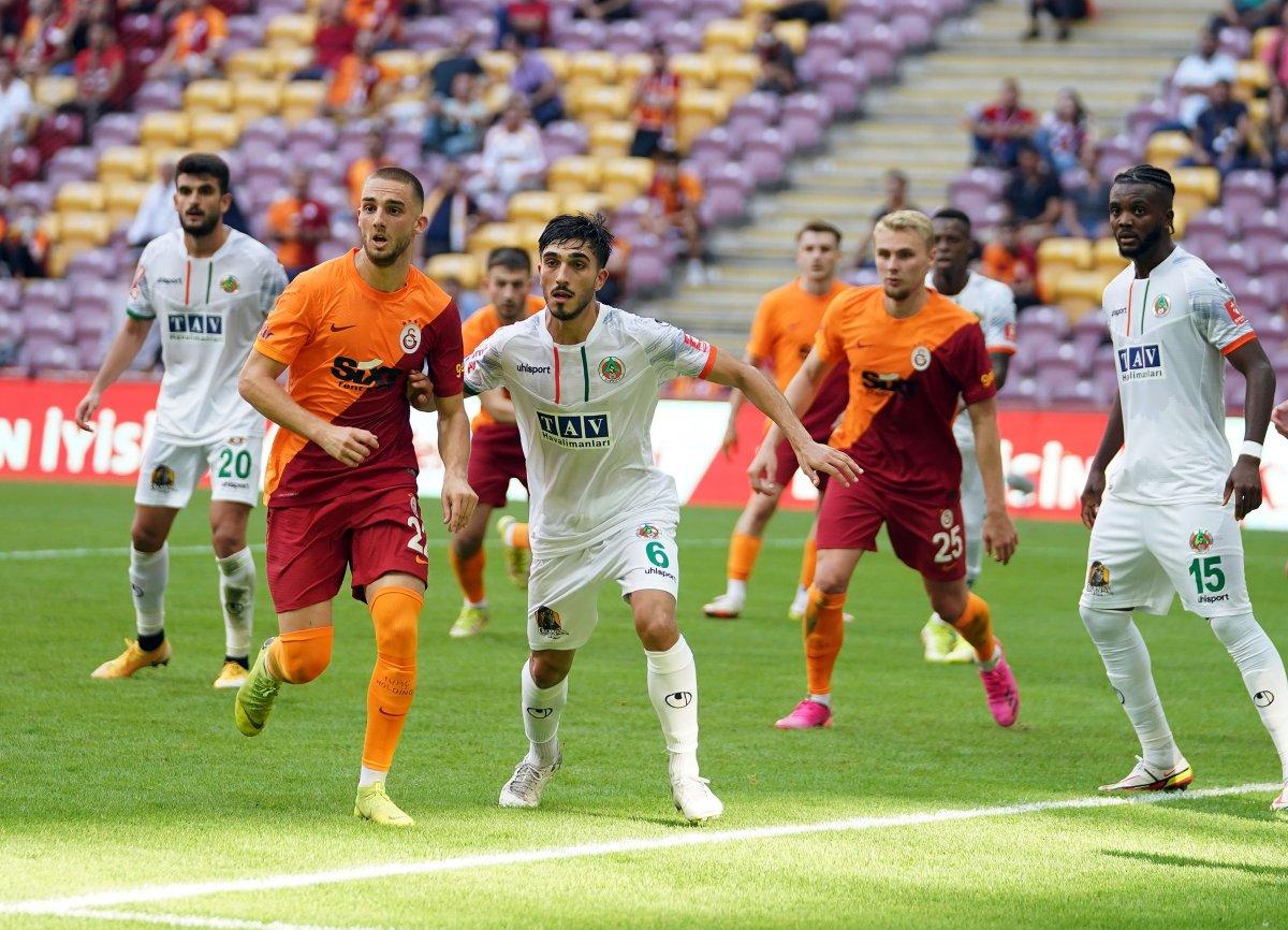 Galatasaray, Alanyaspor'a mağlup oldu.