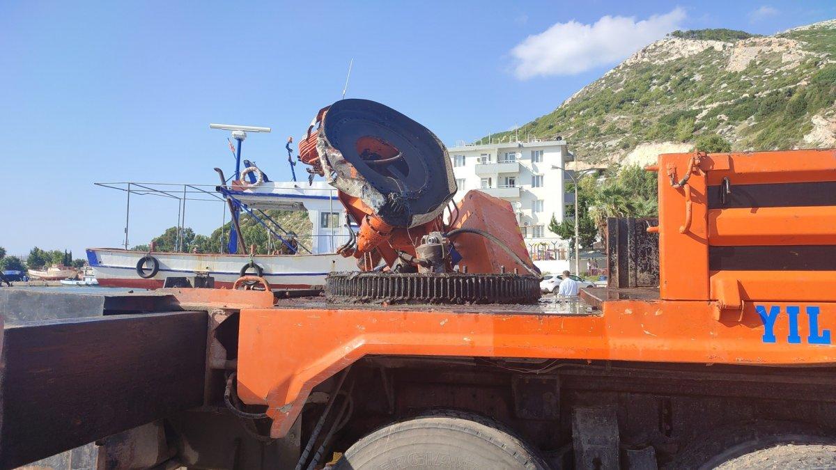 Hatay’da, limana tekne indiren vincin bomu kırıldı